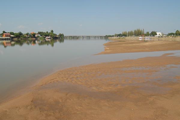 Ping river bank
